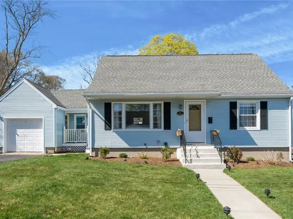 11 Bellevue Dr, Cranston, RI 02920