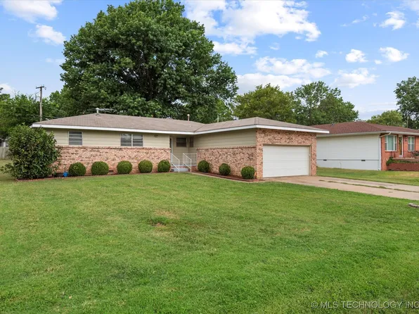 327 N Mississippi St, Nowata, OK 74048