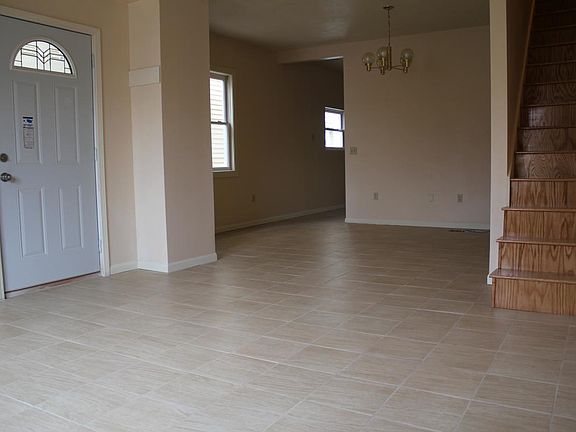 3rd image of 1356 Indianola Ave