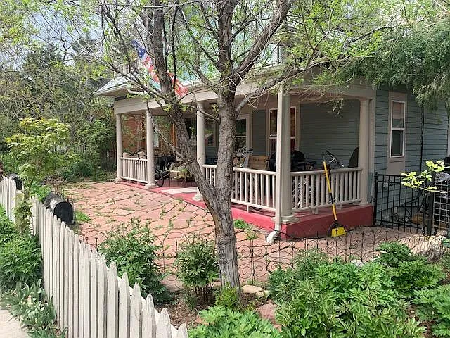 4 bed, 1400 sqft, $4,200 — Photo 1