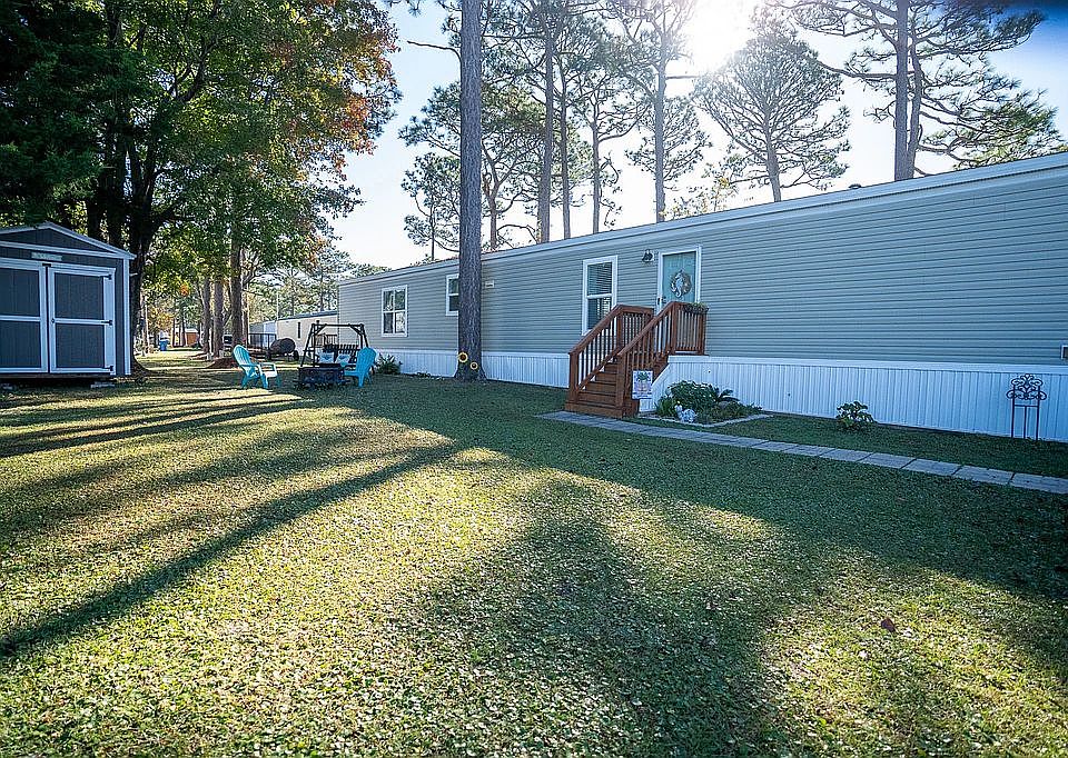 1st image of 210 Redwood Dr