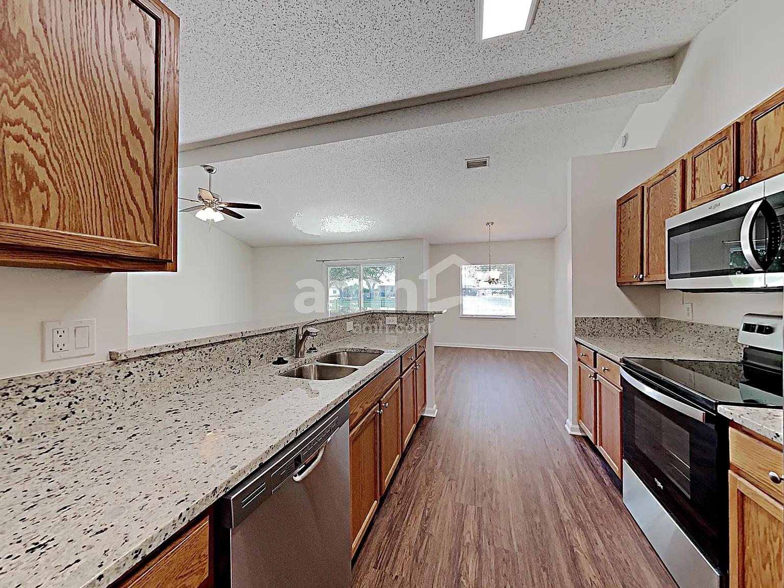 4 bed, 2.0 bath, 1978 sqft, $2,300 — Photo 4