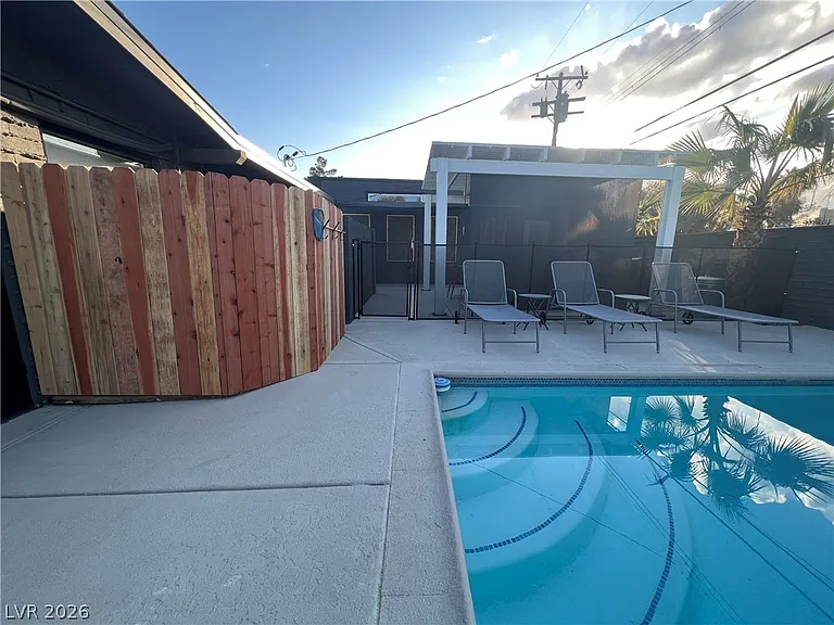 2105 Bonnie Brae Ave — Photo 22