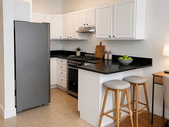 4th image of 89 Columbia St #3
