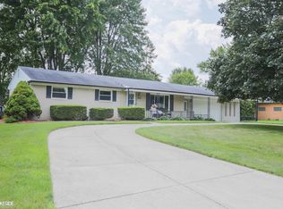 1595 McManus Dr, Troy, MI 48084