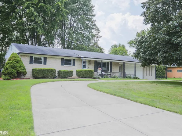 1595 McManus Dr, Troy, MI 48084