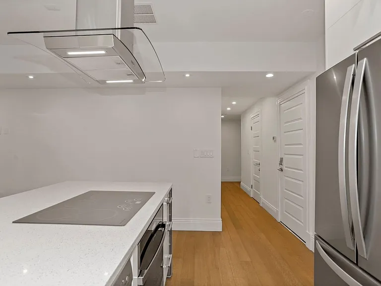 913 N Ivy St — Photo 7
