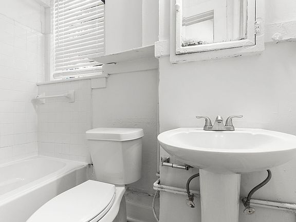 3rd image of 1926 16th Ave S #1545