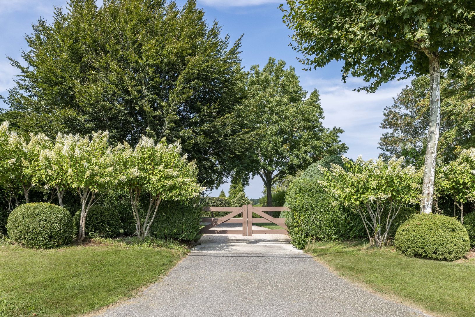  Entrance gate