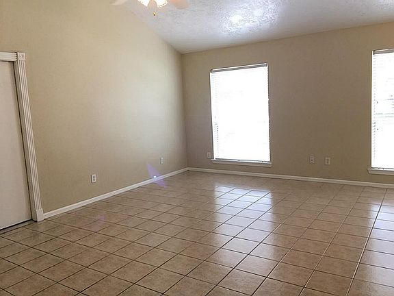 5th image of 1606 Bob White St
