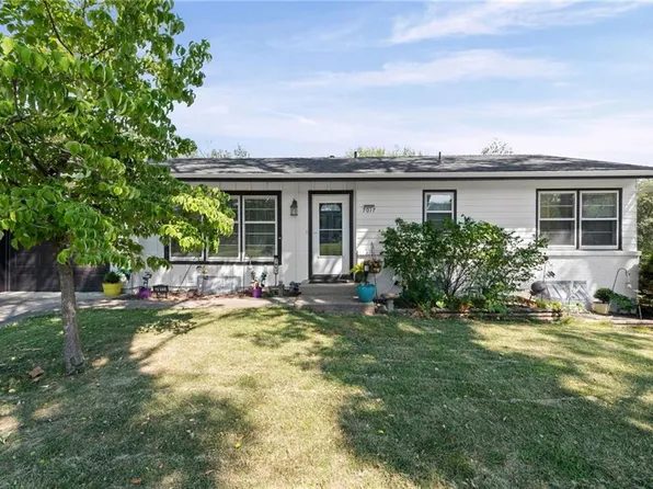 7017 N Montrose Ave, Kansas City, MO 64151