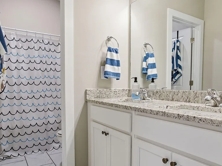 2638 Laurens St — Photo 27