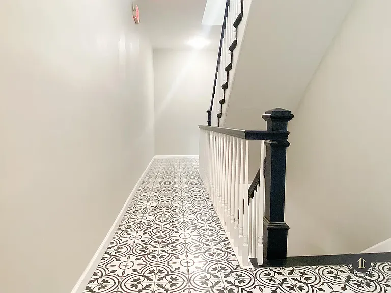 93 Roosevelt Ave #3L — Photo 9
