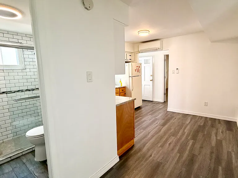 162 Woodbine Ave #1 — Photo 14