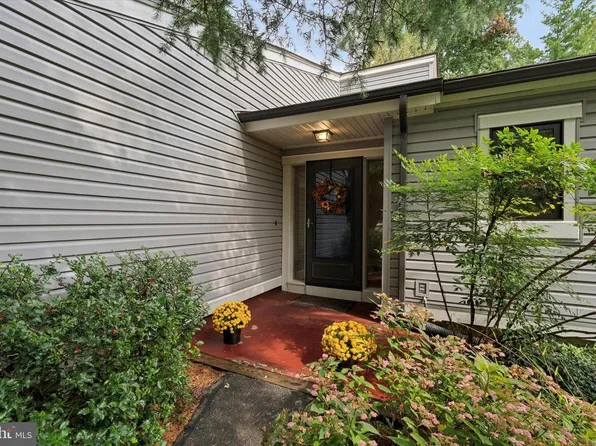 141 Chandler Dr, West Chester, PA 19380