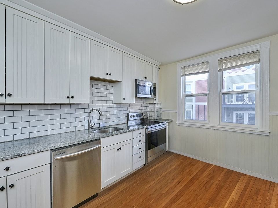 1st image of 6 Bedford St APT 3