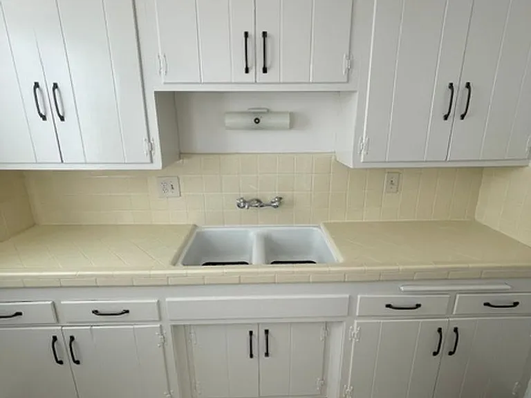 2924 Juniper St #11 — Photo 8