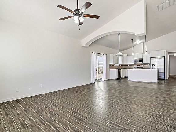 4th image of 13659 Everingham St