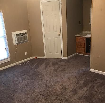 5th image of 102 E Catalpa St