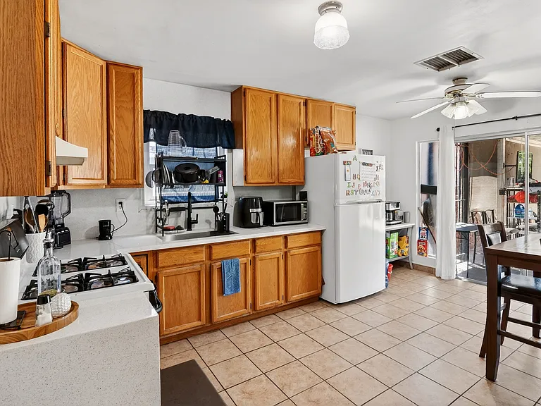 406 E Edison St — Photo 4