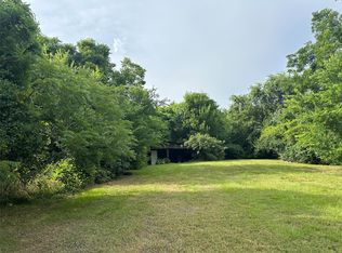 1102 N Battlebell Rd, Highlands, TX 77562