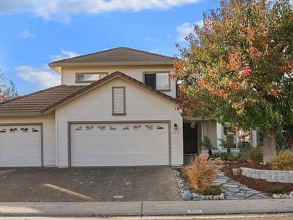 2nd image of 352 Emerald Oak Dr