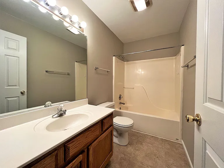 10025 Highgate Cir — Photo 15