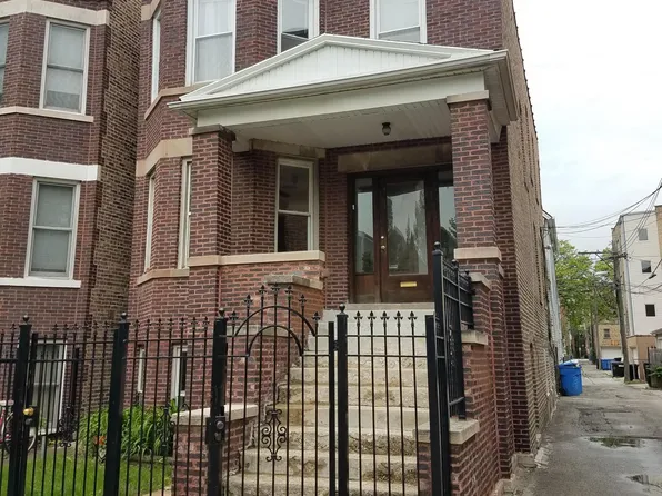 2844 N Sacramento Ave Uppr 1, Chicago, IL 60618