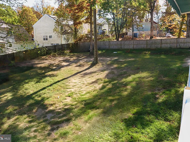 9216 Crandall Rd — Photo 22