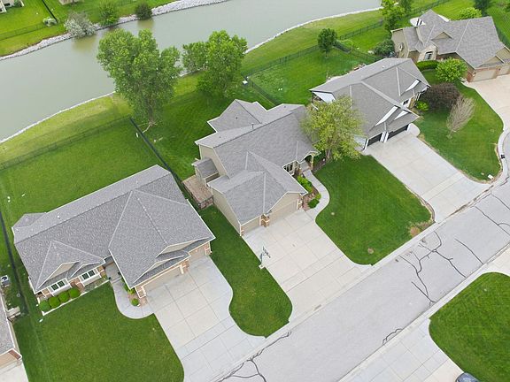 2nd image of 4009 N Lake Ridge Ct