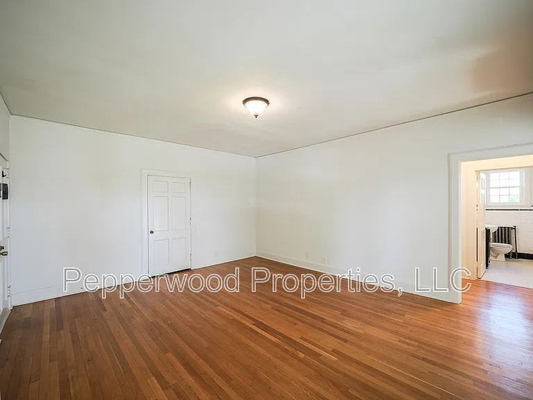 519 E Main St #3 — Photo 6