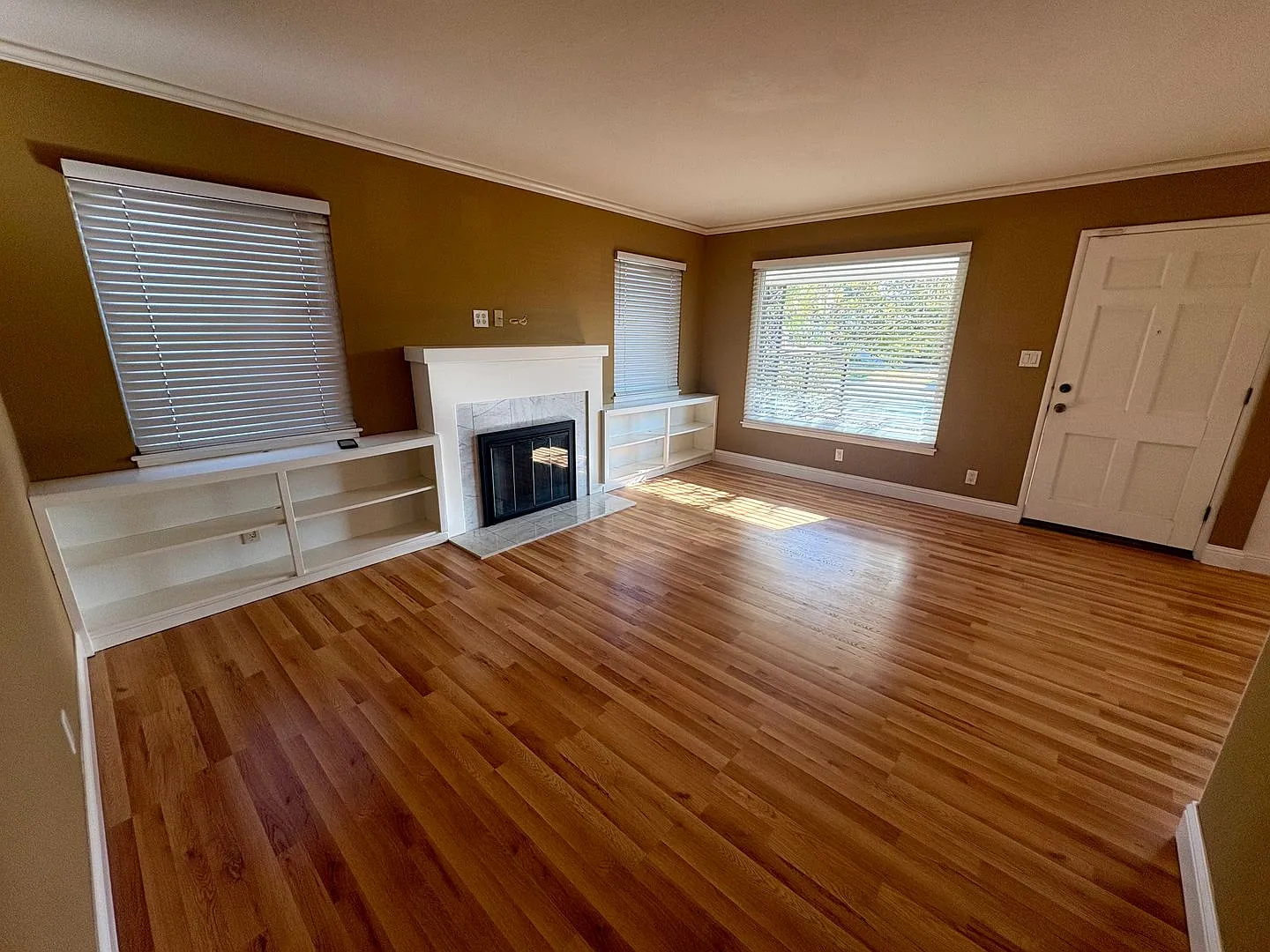 Vibrant 3 bed/1bath home in Tahoe Park — Photo 3