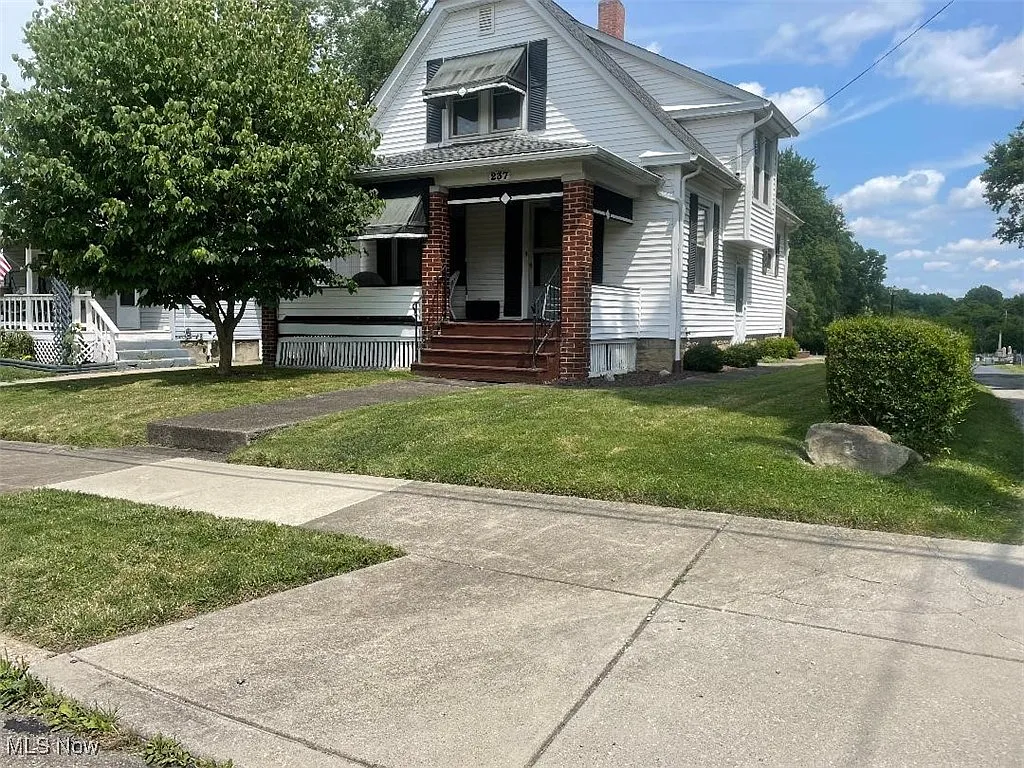 237 Hager St photo 1
