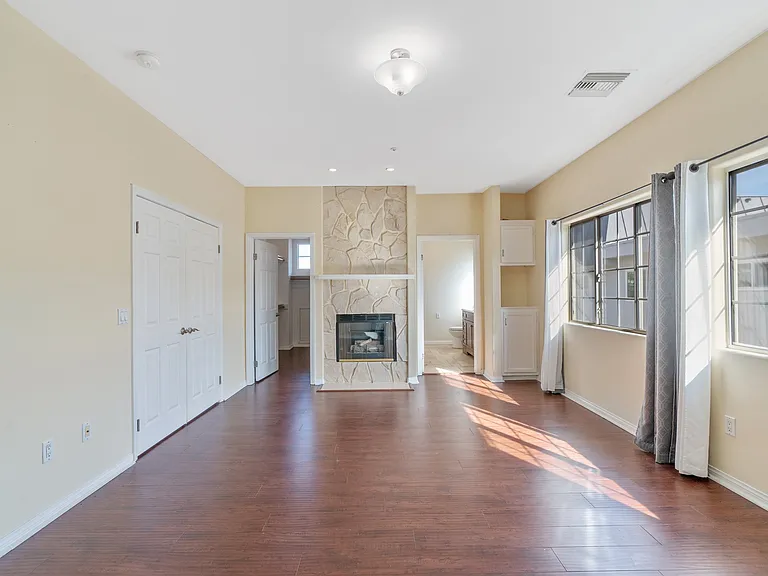 3911 Prospect Ave — Photo 37