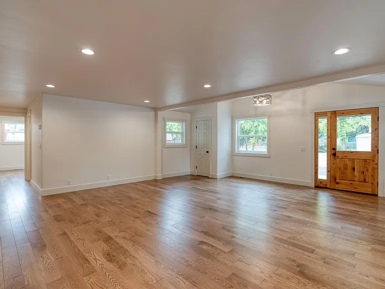 921 Columbia Ave — Photo 29