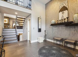 7 Stepping Rdg, Caldwell, NJ 07006