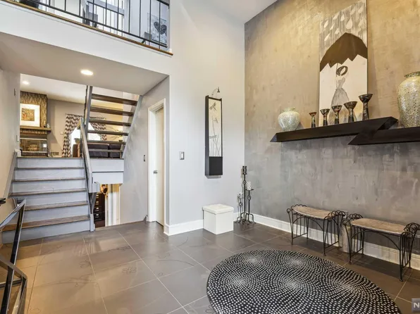 7 Stepping Rdg, Caldwell, NJ 07006