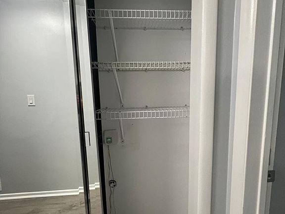 closet next to W/D