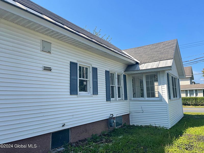 4th image of 270 E Fulton Street