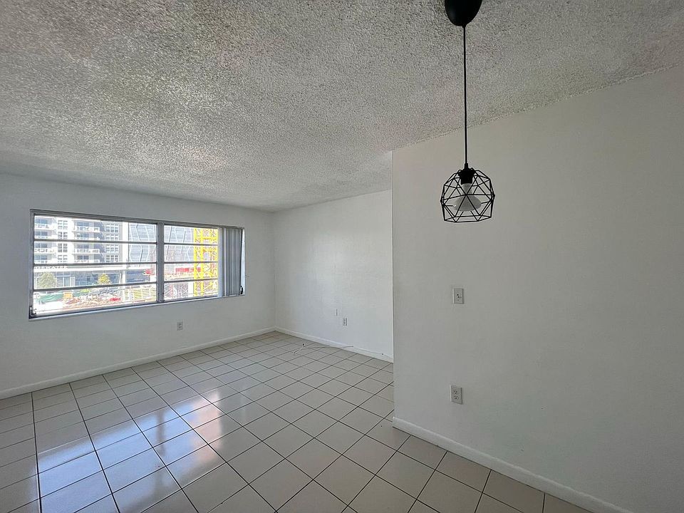 1st image of 435 NE 23rd St #301