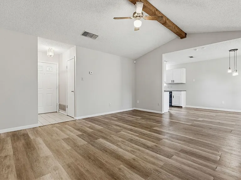414 Baumann Dr — Photo 3
