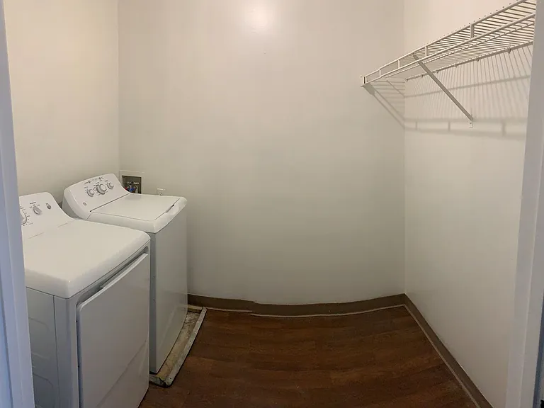 Garden Pointe Apartments — Photo 18