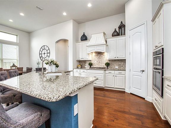 4th image of 721 Darian Dr