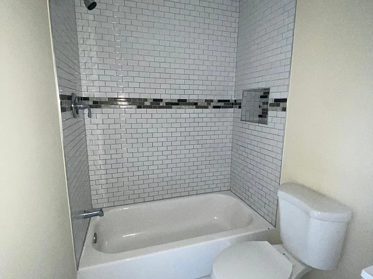 5900 Market St #3R — Photo 4