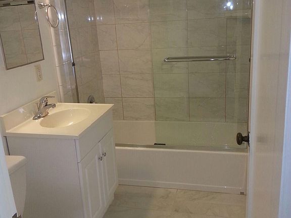 2nd image of 1118 Laurel St APT 2
