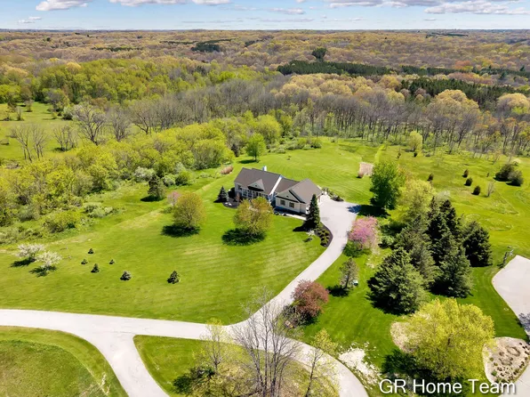 3400 Four Mile Ct NE, Ada, MI 49301