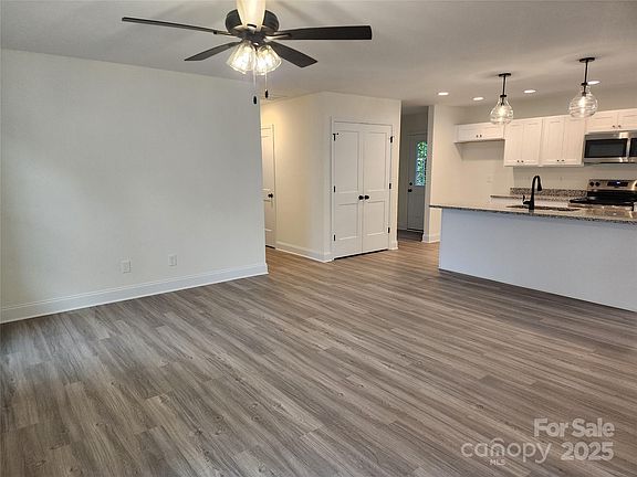 3rd image of 833 Arlington Ave