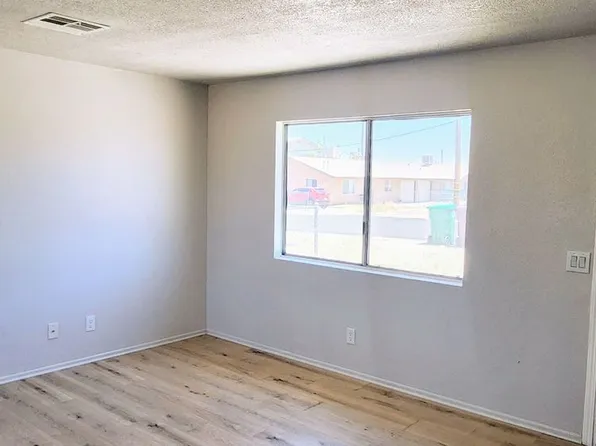 6474 Camarilla Ave APT A, Yucca Valley, CA 92284