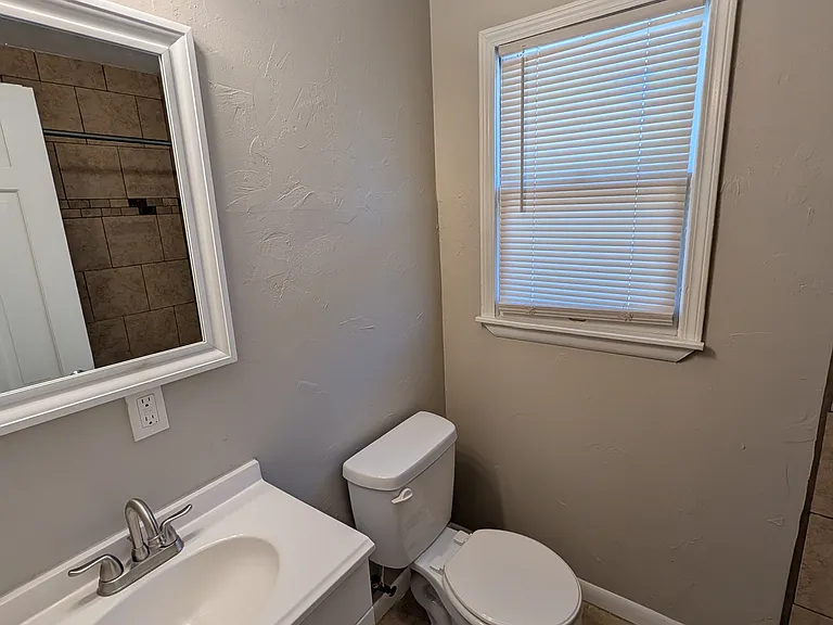 1825 Meyers Pl — Photo 18