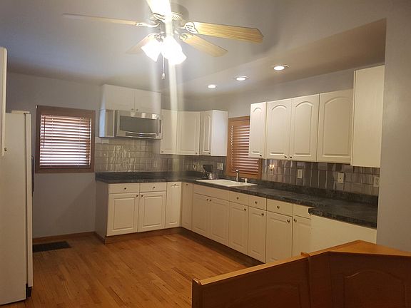 2nd image of 3609 E Hastings St
